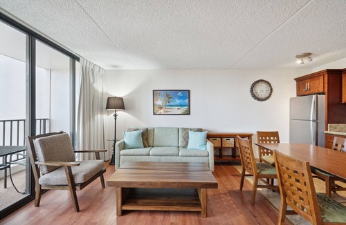 Waikiki Condo | Block to Beach! Koko Resorts at the Waikiki Banyan 21st Floor Deluxe Pool View, Free Parking & Wifi