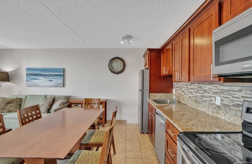 Waikiki Condo | Block to Beach! Koko Resorts at the Waikiki Banyan 21st Floor Deluxe Pool View, Free Parking & Wifi