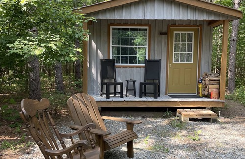 Prattsburgh Cabin | BLUE MOON - PET FRIENDLY! - OFF GRID - ROMANTIC - WINE TRAIL CABIN - 4 Seasons