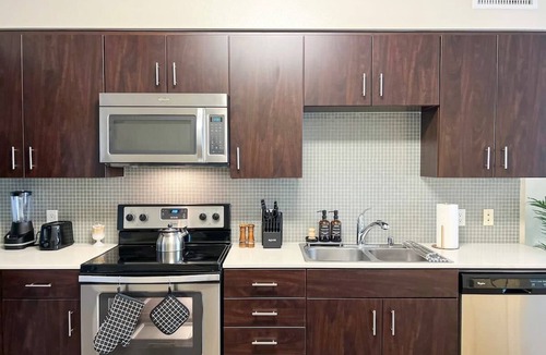 Mid-Wilshire Apartment | BOHO Style Home LA -Free Parking 10min To Cedars