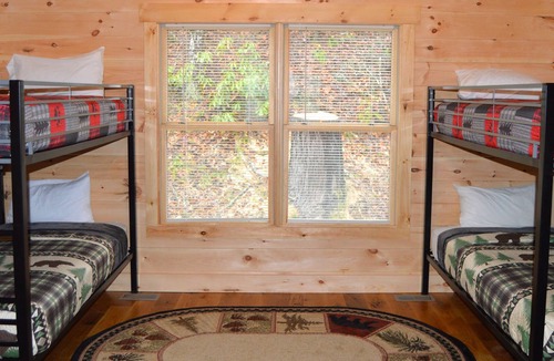 Sevierville Ski Chalet | BRAND-NEW! SISTER CHALETS - GAME ROOM, HOT TUB, PRIVATE LOT - 8 MINS TO PARKWAY!
