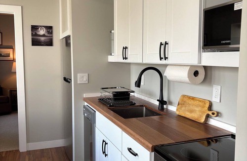 Montauk Condo | Brand Newly Renovated Resort Style One Bedroom Luxury Suite Simplex