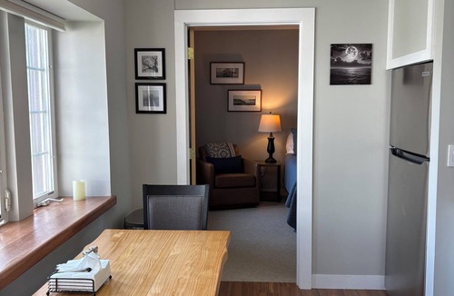 Montauk Condo | Brand Newly Renovated Resort Style One Bedroom Luxury Suite Simplex