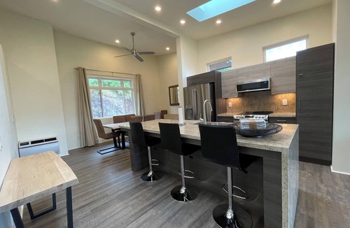 Moanalua House | BREATHTAKING GOLF COURSE VIEWS, HOME "B", MODERN-CLEAN-NEW, UNWIND IN PARADISE!