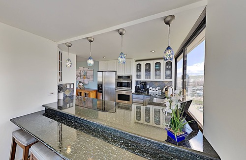 McCully - Moiliili Condo | Breathtaking Hawaiian Monarch Penthouse | Views!