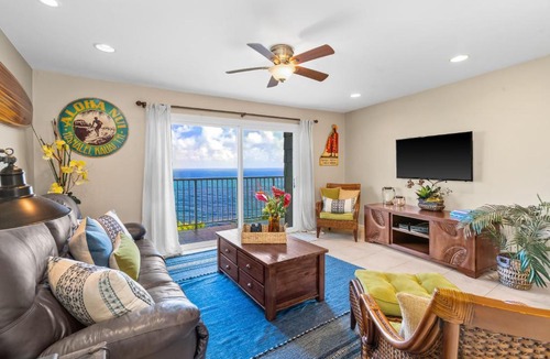 Princeville House | Breathtaking Ocean View of Royal Waters! AK5202