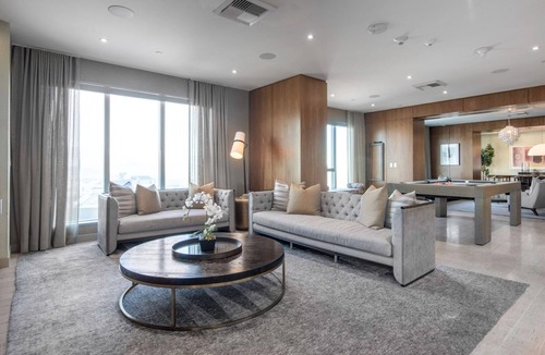 Bunker Hill Apartment | Bright 1BR Downtown, w/ Pool+Spa, near Disney Hall by Blueground