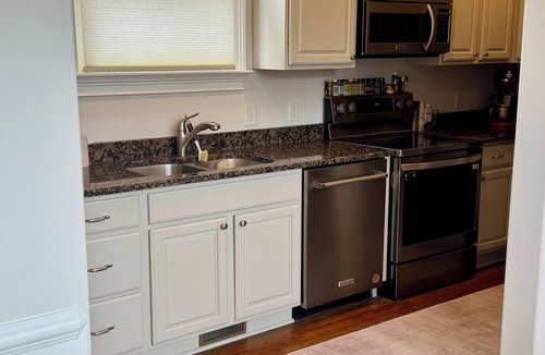 Buena Vista House | Bright & Airy 2-bed, 2.5-bath house in historic Germantown, Nashville
