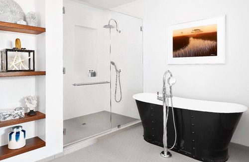 Irvington Hotel | Bright, Airy Suite–Perfect for Calm &Scenic Escapes | Marina & Seasonal Pool