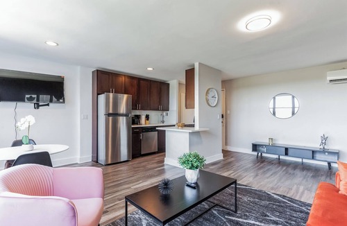East Falls Apartment | Bright, comfortable apartment with inviting décor