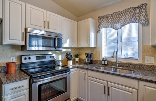 Village of Cottage Grove House | Bright, Private 3BR Duplex Unit with Parking in Cottage Grove