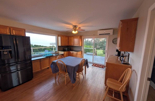 Queens County House | Broadlands Seabreeze Retreat sits where open sky meets shifting water,