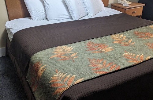 Hendersonville Hotel | Budget Daily/Weekly rentals at Rainbow Motel located in Hendersonville, NC area.