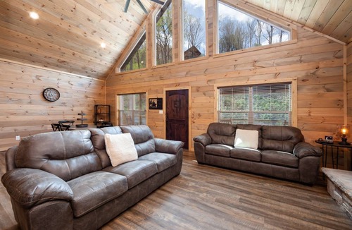 Chalet Village North Cabin | Cabin ∙ 2 bedrooms ∙ 6 guests