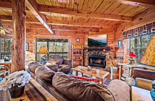 Sevierville House | CABIN in a GATED RESORT with SEASONAL RESORT POOL