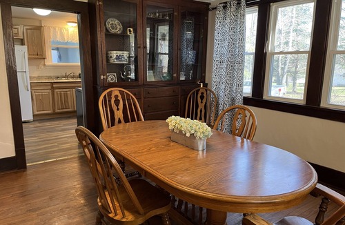 Oneonta Apartment | Calla Lily #1 - Oneonta Apartment close to downtown - 1 of 2 units