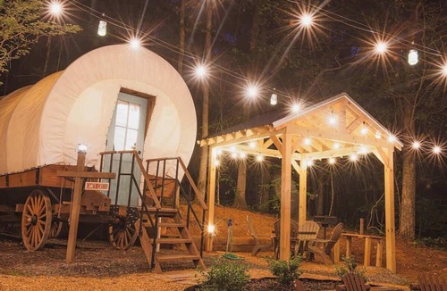 Benton House | Caney Creek Luxury Glamping Wagon Riverside Resort