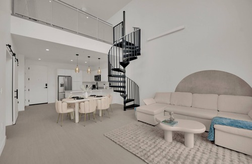 Sovana House | Casa Nube | Sky Loft Retreat in Las Vegas