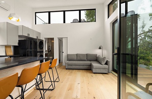 Eagle Rock House | Casetta York: Designer Highland Park Retreat with Rooftop Views