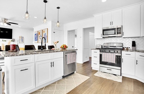 Lawrenceville House | Castle on the Hill/BBQ/King Bed/Arcade/6 Bedrooms