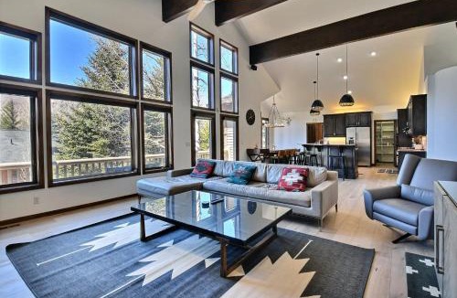 Deer Valley House | Centrally Located, Close to Ski, Main Street, Free Resort Shuttle with Hot Tub