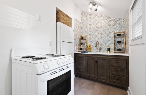 West Palm Beach Cottage | Charming 1-bedroom cottage in a Tropical Setting in West Palm Beach