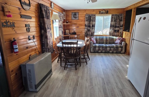 East Corinth Cabin | Charming 1-bedroom cabin in serene Sebec