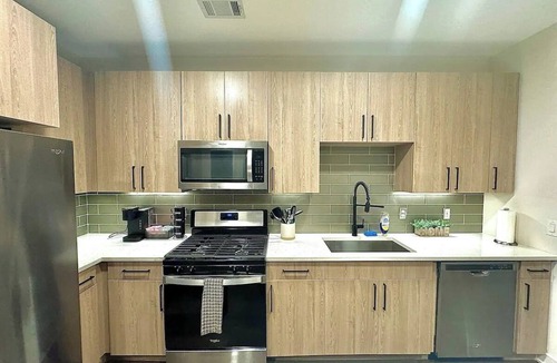 Reynoldstown Apartment | Charming - 1BR - Pool - BBQ Grill - Outdoor Dining Area