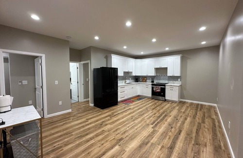 Pearl City House | Charming 2-bedroom 2 bath in Pearl City with AC, minimum 30 continues day stay