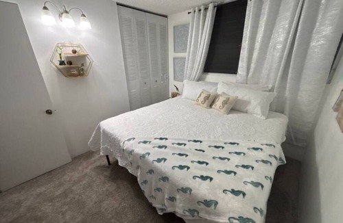 McCully - Moiliili Bed & Breakfast | Charming 2-bedroom bed & breakfast in serene Honolulu with WiFi