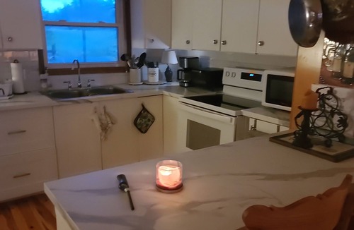 Wolfe Island Cottage | Charming 2-bedroom cottage on Wolfe Island with spectacular view of Kingston!