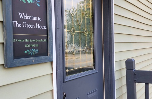 Escanaba House | Charming 2-bedroom house with WiFi, AC in cool Escanaba
