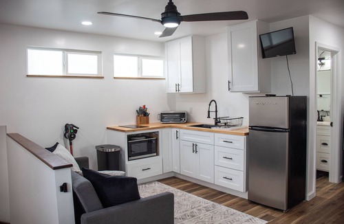 Ewa Bed & Breakfast | Charming 2-bedroom near the beach with AC, WiFi, Yoga, Surf, Golf