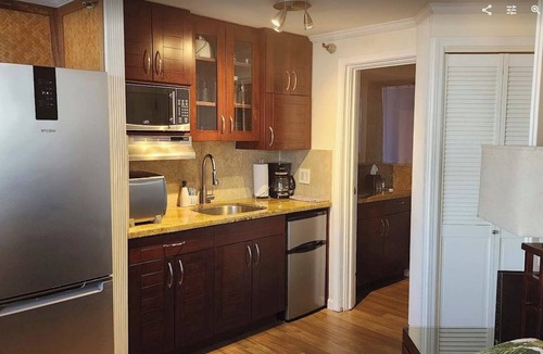 Waikiki Condo | Charming 2-bedroom separate entry condos in fabulous Honolulu with Free Parking