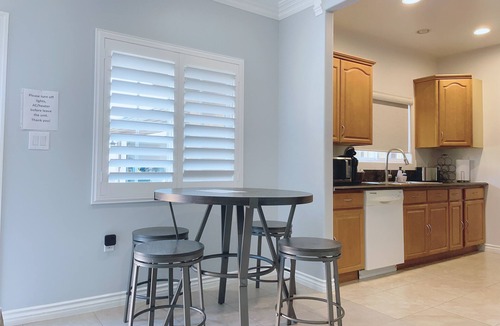 Midway City House | Charming 2-bedroom guesthouse family friendly near Disneyland/LittleSaigon