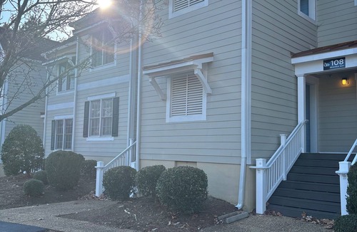 Lackey Condo | Charming 2-bedroom condo in fabulous Williamsburg with AC, WiFi, fitness room