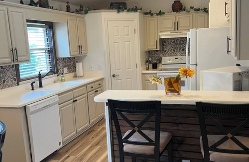 Melbourne Beach House | Charming 3-bdrm house w/community pool + clay tennis courts in Melbourne Beach
