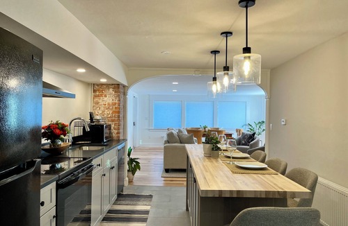 Buckland Apartment | Charming 3-Bedroom Family Retreat, DOWNTOWN Shelburne Falls. Walk to Everything!