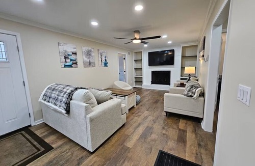 Landrum House | Charming 3-bedroom 2-Bath house with WiFi and AC in lovely Landrum