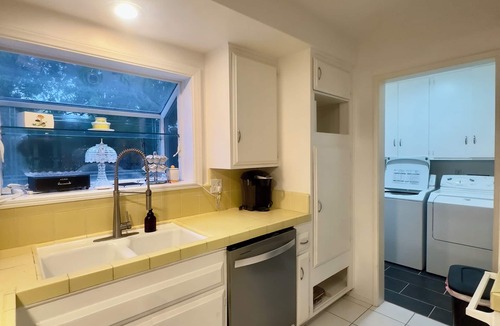 Mesa Verde House | Charming 3-bedroom house in Costa Mesa with AC, WiFi, Everything! 31 day minimum