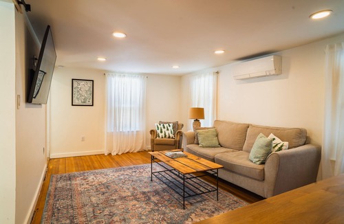Bangor House | Charming 3-bedroom house with AC, WiFi and a large yard in the heart of Bangor!