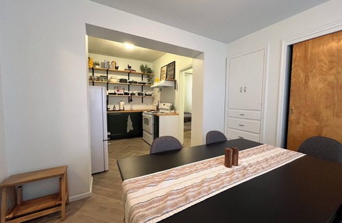 Draper House | Charming 3-bedroom house with AC in Draper Flats