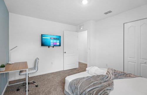 Baymeadows House | Charming 3BR Townhome.