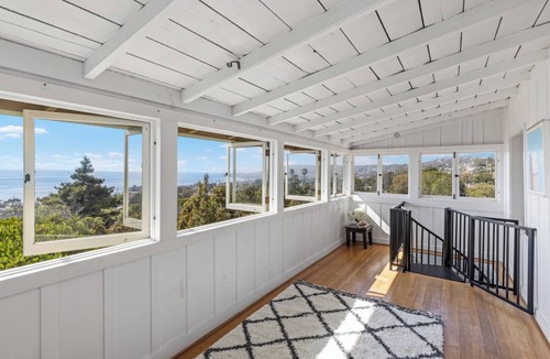 Diamond Crestview Cottage | Charming Cottage with Beautiful Ocean Views