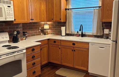 Cape Girardeau House | Charming, historic Fuerth House in Downtown Cape Girardeau, 2 bedrooms, 1 bath.