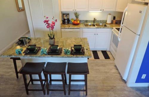 Kahuku House | Charming home by the pool near the beach