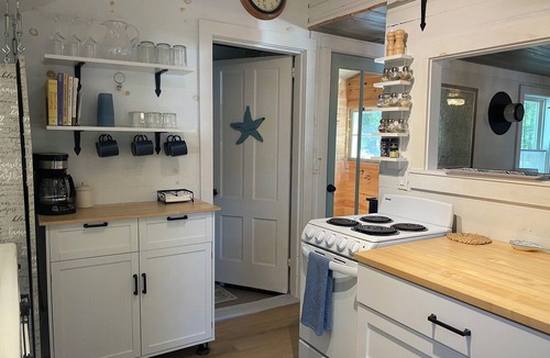 Readfield House | Charming, peaceful Maranacook waterfront camp nestled in the pines