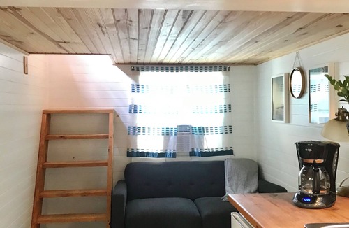 Southside Cottage | Charming Tiny house cottage in Jacksonville with private yard and self check in