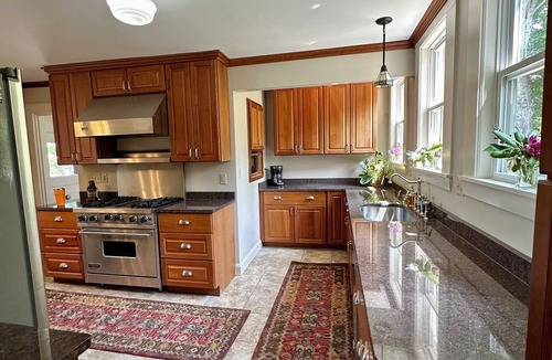 East Boothbay House | Charming Victorian Estate with AC, WiFi with water views in East Boothbay