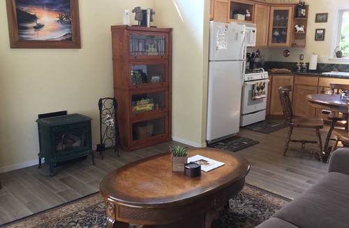 Kamuela House | Charming Waimea home on the Big Island- Close To Town!
